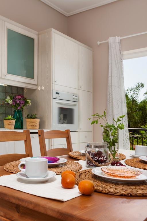 Galatea Apartment Kypseli Bagian luar foto